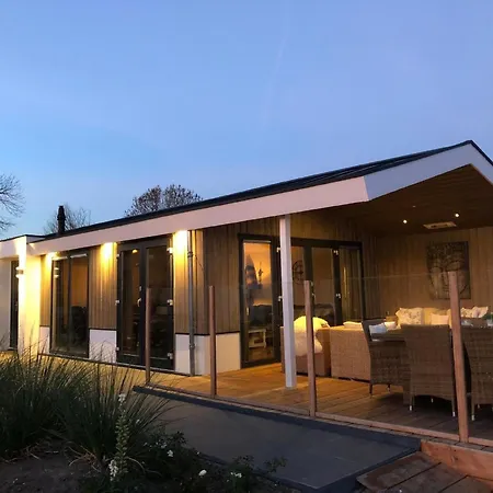 Neue Luxus-ferienvilla Direkt An Der Markerijsselmeer In *